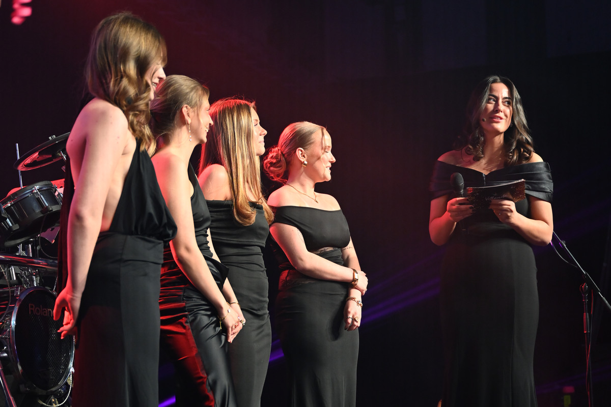 De fyra tjejerna bakom UF-företaget Salties UF blir intervjuade av Tove Norrisson.