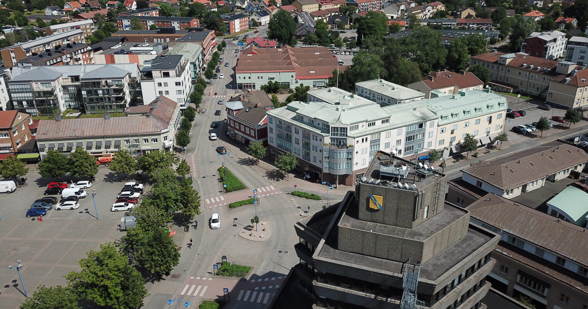 Drönarbild över Vetlanda centrum.